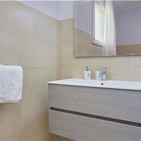 5 bedroom villa with infinity pool, Castellammare del Golfo, sleeps 9